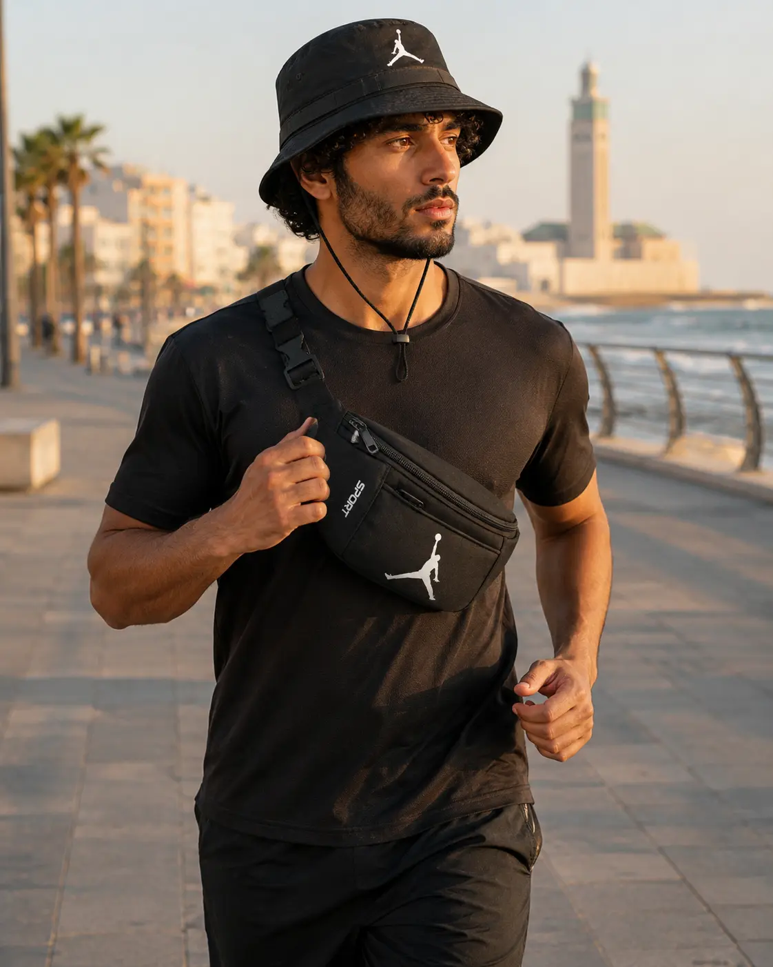 Modèle marocain portant le pack pendant une activité sportive